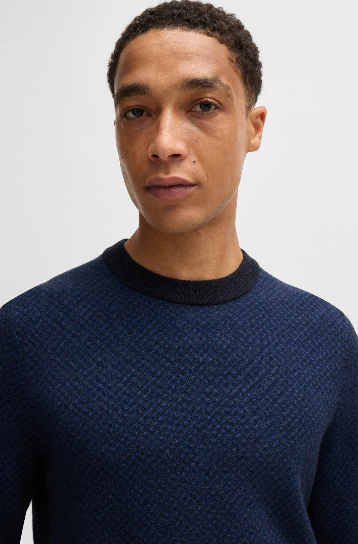 Maglia girocollo in lana e cotone.