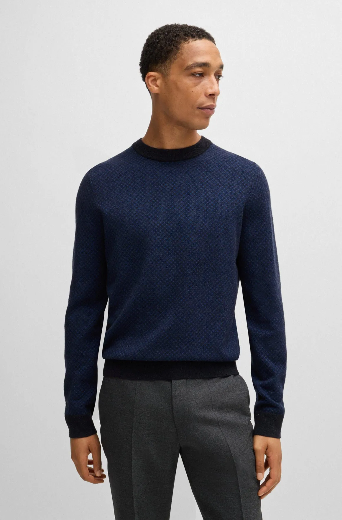 Maglia girocollo in lana e cotone.