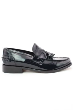 Mocassini in vernice con nappine