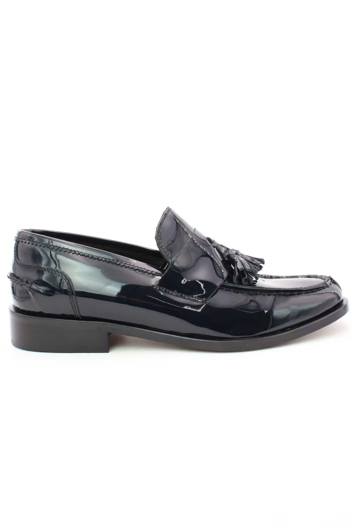 Mocassini in vernice con nappine