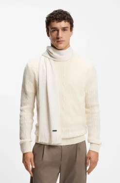 Sciarpa in lana rasata con frange