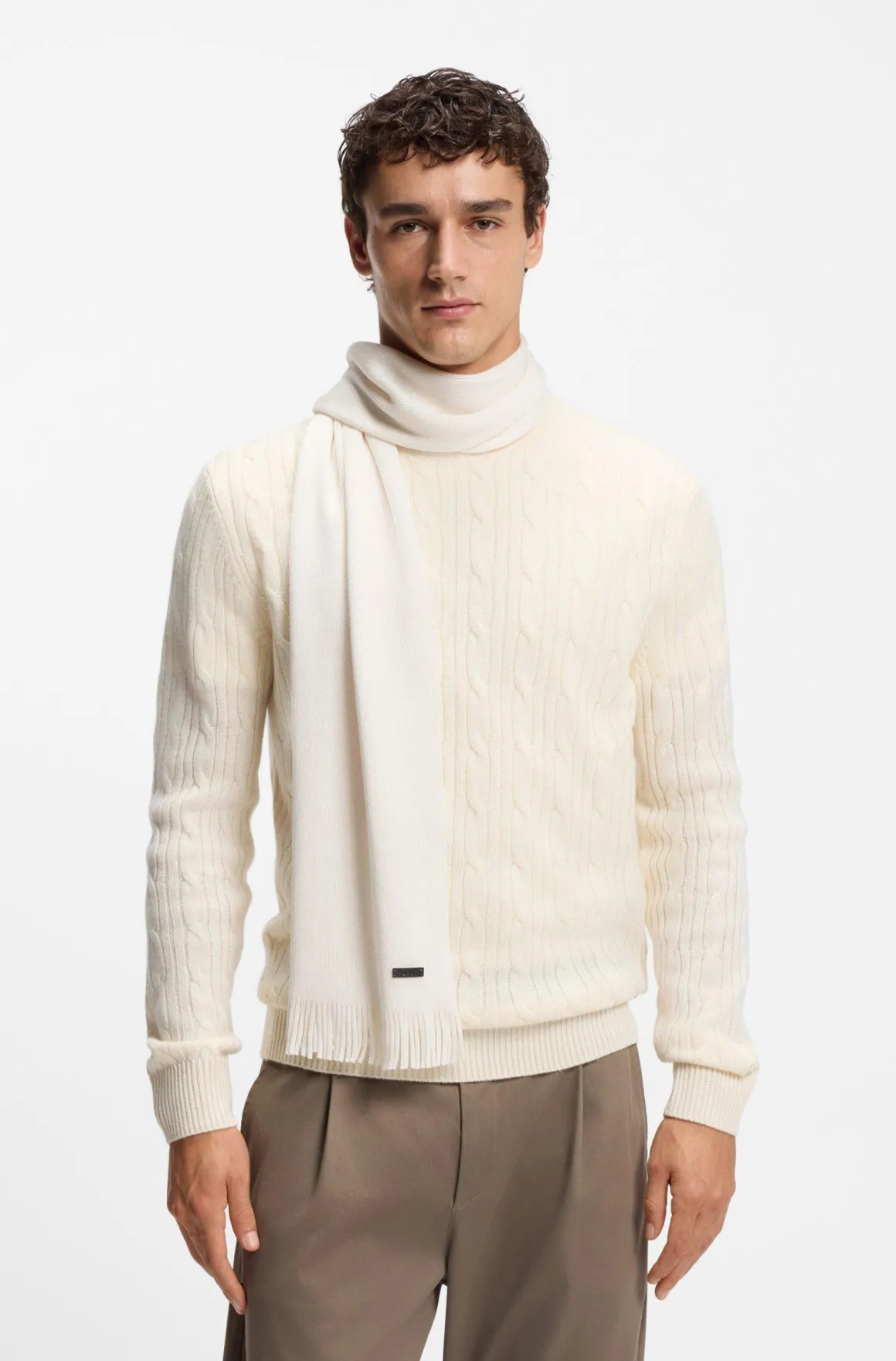 Sciarpa in lana rasata con frange