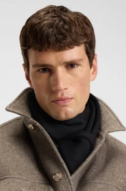 Sciarpa in lana rasata con frange